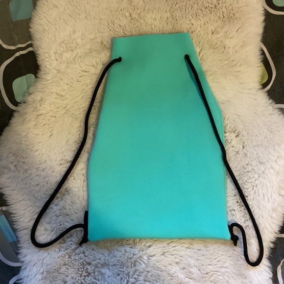 Triangl Swim Neoprene Beach Bag🐬 - Picture 4 of 6